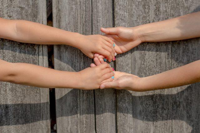 hands-g7934948f0_1280