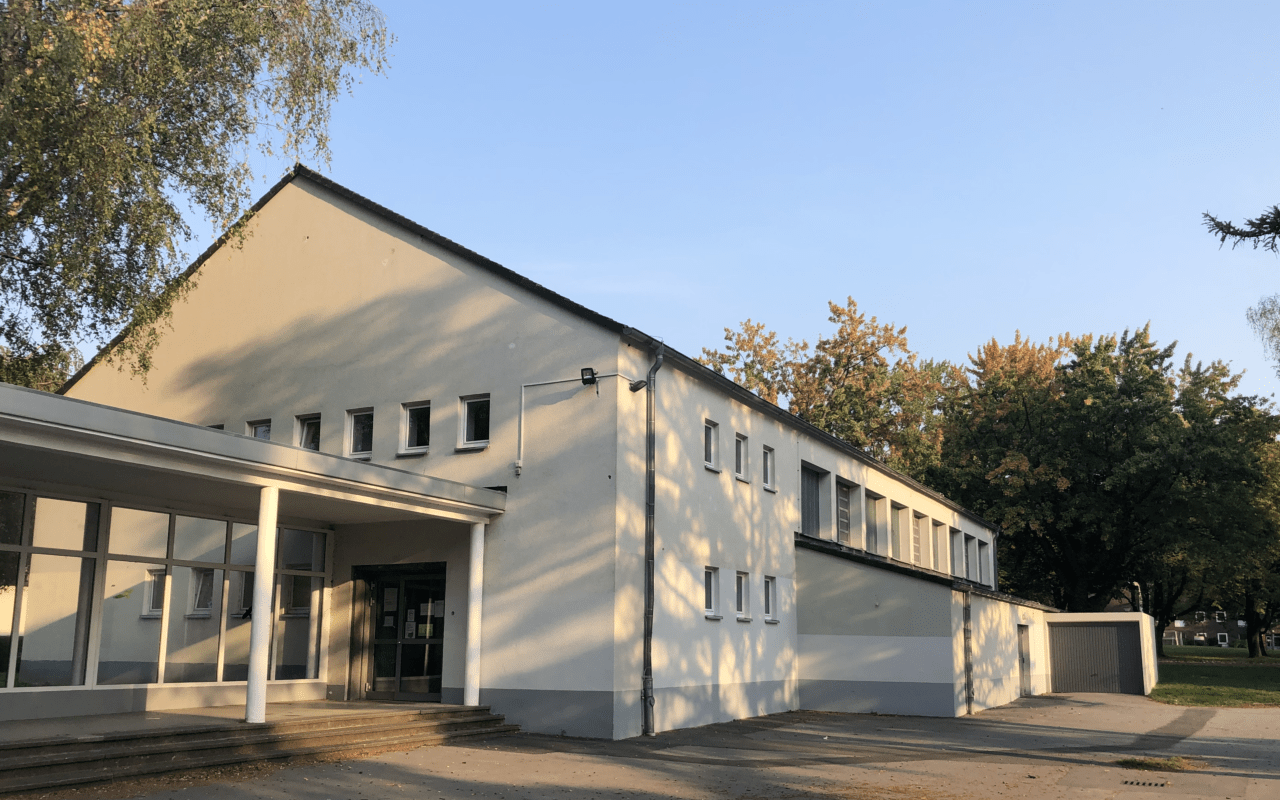 kgs_schulhof_sporthalle2