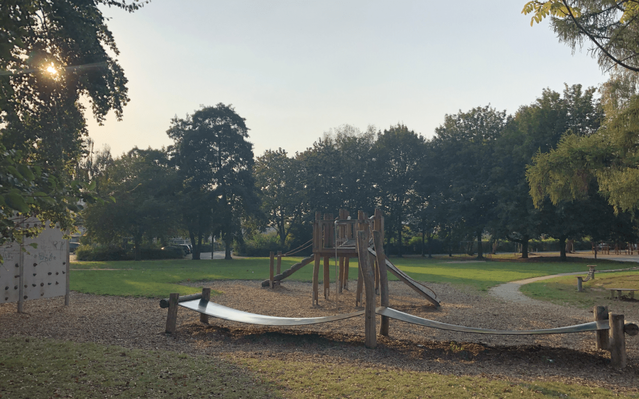 kgs_schulhof_sprungmatte